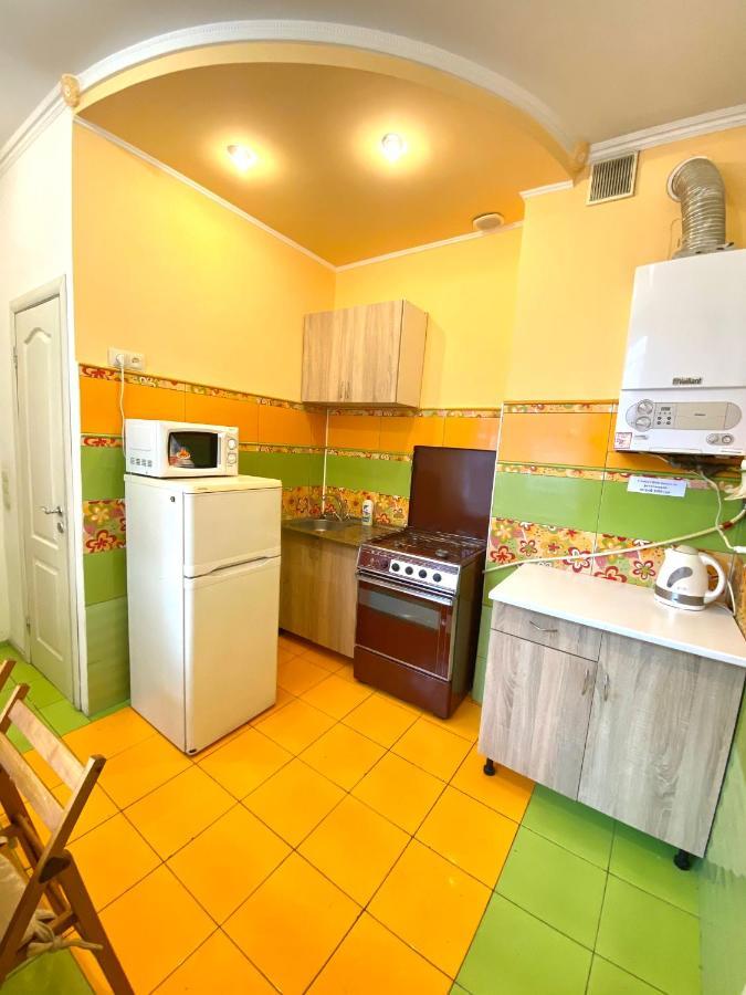 Квартира Біля Залізничного Вокзалу Вулиця Залізнична 10 До 5 Гостей Lviv Exterior photo