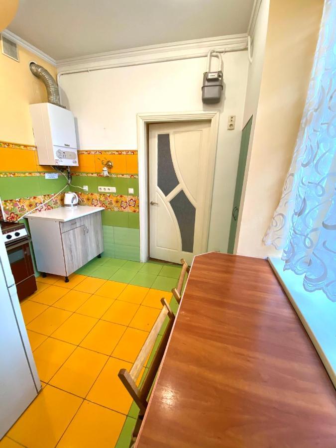 Квартира Біля Залізничного Вокзалу Вулиця Залізнична 10 До 5 Гостей Lviv Exterior photo